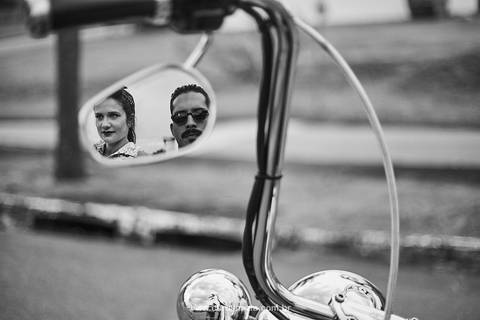 Casal faz ensaio gestante em Itatiba com moto Harley Davidson no estilo pinup'