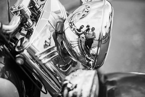 Casal faz ensaio gestante em Itatiba com moto Harley Davidson no estilo pinup'