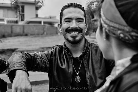 Casal faz ensaio gestante em Itatiba com moto Harley Davidson no estilo pinup'