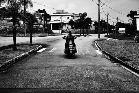 Casal faz ensaio gestante em Itatiba com moto Harley Davidson no estilo pinup'