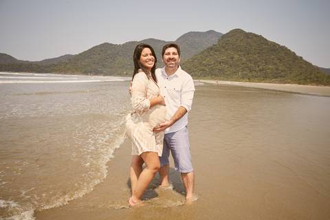 ensaio gestante praia Guaraú Peruibe ensaio família com cachorro na praia'