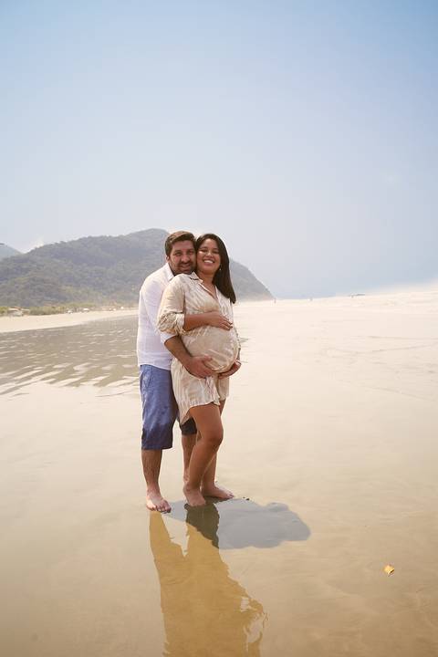 ensaio gestante praia Guaraú Peruibe ensaio família com cachorro na praia'