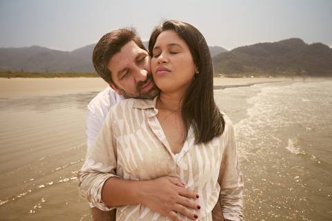 ensaio gestante praia Guaraú Peruibe ensaio família com cachorro na praia'