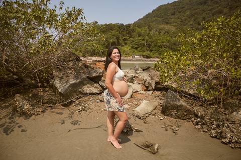 ensaio gestante praia Guaraú Peruibe ensaio família com cachorro na praia'