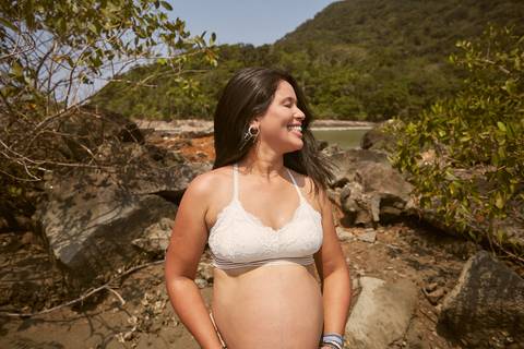 ensaio gestante praia Guaraú Peruibe ensaio família com cachorro na praia'