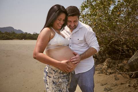 ensaio gestante praia Guaraú Peruibe ensaio família com cachorro na praia'
