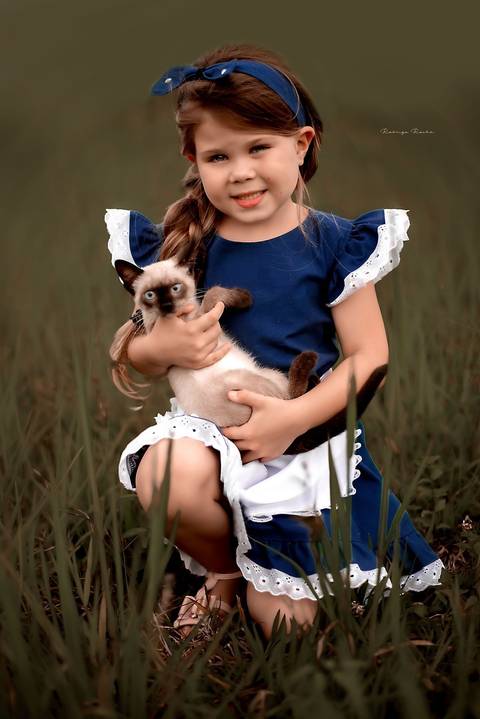 Ensaio fotográfico infantil com animais- edição fine art na prática-  ensaios infantis mágicos- ensaio fotográfico menina quatro anos- vestidos para meninas Sorocaba-SP 
'