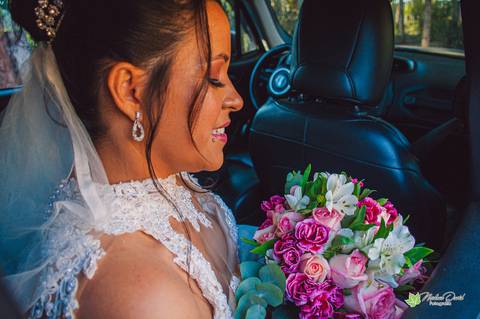 Alexandre e Mariana
Olhando o Buquê
Alto Rio Doce - MG'