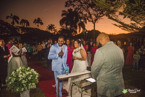 Alexandre e Mariana
Homenagem com a pintura de Deus ao Fundo
Alto Rio Doce - MG'