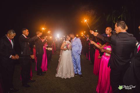 Alexandre e Mariana
A Saida dos Noivos
Alto Rio Doce - MG'