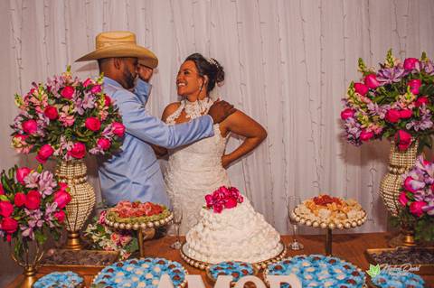 Alexandre e Mariana
Pose para a foto com estilo
Alto Rio Doce - MG'