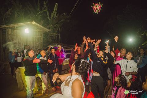 Alexandre e Mariana
Jogou o Buquê
Alto Rio Doce - MG'