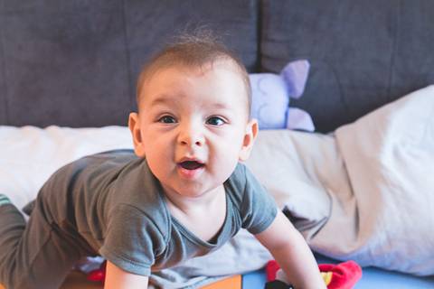 acompanhamento-ensaioemcasa-luznatural-lifestyle-familia-priscilianas-prisciladagnesi-fotografiadefamilia-sp-acompanhamentoinfantil-ensaiodefamilia-saopaulo-vilaromana-vilaleopoldina-vilapompeia-lapa-maedemenina-maedemenino-maedeprimeiraviagem-brincadeira'