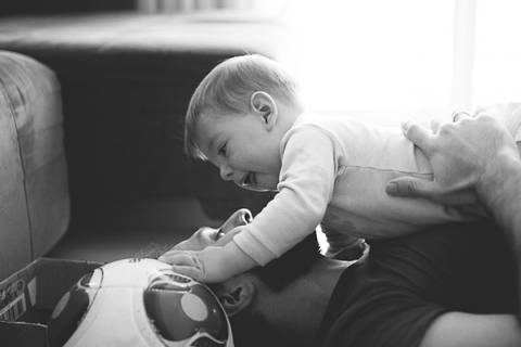 acompanhamento-ensaioemcasa-luznatural-lifestyle-familia-priscilianas-prisciladagnesi-fotografiadefamilia-sp-acompanhamentoinfantil-ensaiodefamilia-saopaulo-vilaromana-vilaleopoldina-vilapompeia-lapa-maedemenina-maedemenino-maedeprimeiraviagem-brincadeira'