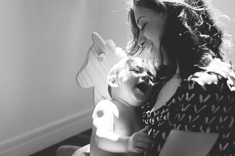 acompanhamento-ensaioemcasa-luznatural-lifestyle-familia-priscilianas-prisciladagnesi-fotografiadefamilia-sp-acompanhamentoinfantil-ensaiodefamilia-saopaulo-vilaromana-vilaleopoldina-vilapompeia-lapa-maedemenina-maedemenino-maedeprimeiraviagem-brincadeira'