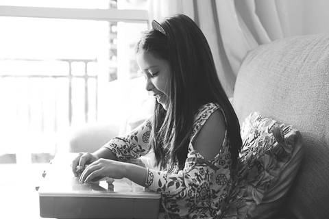 acompanhamento-ensaioemcasa-luznatural-lifestyle-familia-priscilianas-prisciladagnesi-fotografiadefamilia-sp-acompanhamentoinfantil-ensaiodefamilia-saopaulo-vilaromana-vilaleopoldina-vilapompeia-lapa-maedemenina-maedemenino-maedeprimeiraviagem-brincadeira'