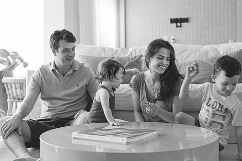 acompanhamento-ensaioemcasa-luznatural-lifestyle-familia-priscilianas-prisciladagnesi-fotografiadefamilia-sp-acompanhamentoinfantil-ensaiodefamilia-saopaulo-vilaromana-vilaleopoldina-vilapompeia-lapa-maedemenina-maedemenino-maedeprimeiraviagem-brincadeira'