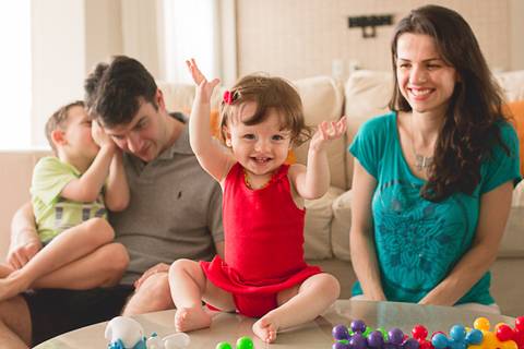 acompanhamento-ensaioemcasa-luznatural-lifestyle-familia-priscilianas-prisciladagnesi-fotografiadefamilia-sp-acompanhamentoinfantil-ensaiodefamilia-saopaulo-vilaromana-vilaleopoldina-vilapompeia-lapa-maedemenina-maedemenino-maedeprimeiraviagem-brincadeira'