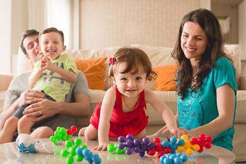 acompanhamento-ensaioemcasa-luznatural-lifestyle-familia-priscilianas-prisciladagnesi-fotografiadefamilia-sp-acompanhamentoinfantil-ensaiodefamilia-saopaulo-vilaromana-vilaleopoldina-vilapompeia-lapa-maedemenina-maedemenino-maedeprimeiraviagem-brincadeira'