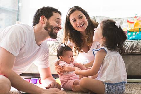 acompanhamento-ensaioemcasa-luznatural-lifestyle-familia-priscilianas-prisciladagnesi-fotografiadefamilia-sp-acompanhamentoinfantil-ensaiodefamilia-saopaulo-vilaromana-vilaleopoldina-vilapompeia-lapa-maedemenina-maedemenino-maedeprimeiraviagem-brincadeira'