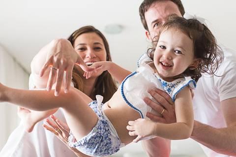 acompanhamento-ensaioemcasa-luznatural-lifestyle-familia-priscilianas-prisciladagnesi-fotografiadefamilia-sp-acompanhamentoinfantil-ensaiodefamilia-saopaulo-vilaromana-vilaleopoldina-vilapompeia-lapa-maedemenina-maedemenino-maedeprimeiraviagem-brincadeira'