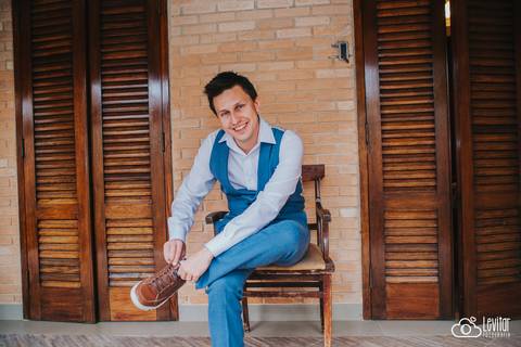 Noivo se arrumando para casar -making of noivo'