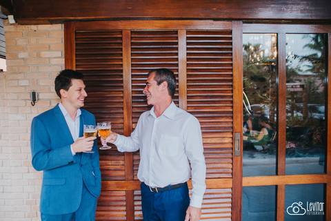 Noivo se arrumando para casar -making of noivo - noivo e pai'