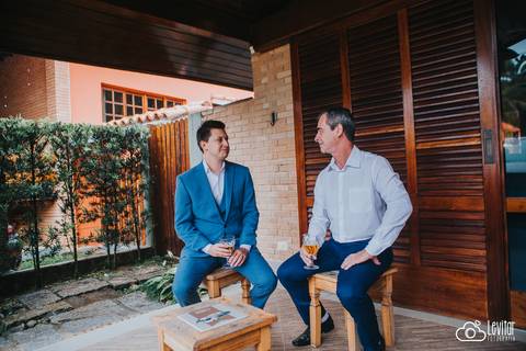 Noivo se arrumando para casar -making of noivo - noivo e pai'