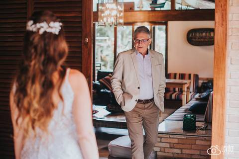 Noiva se arrumando para casar -making of noiva - noiva e pai'