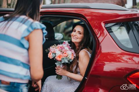 Noiva se arrumando para casar -making of noiva - noiva e pai'