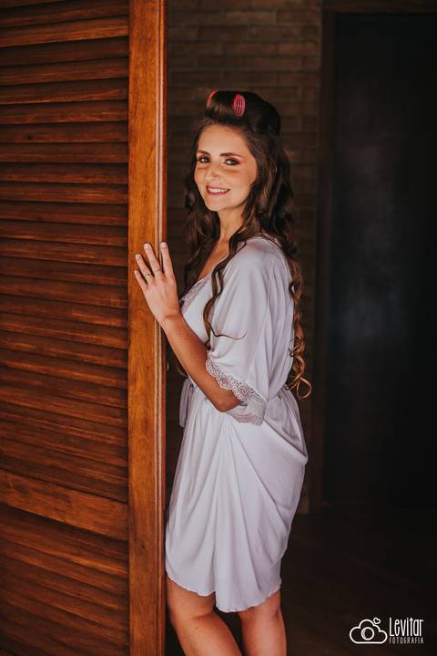 Noiva se arrumando para casar -making of noiva'