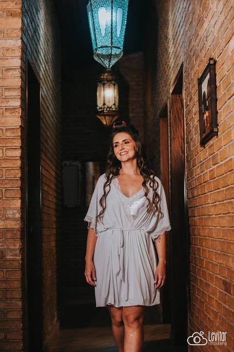 Noiva se arrumando para casar -making of noiva'