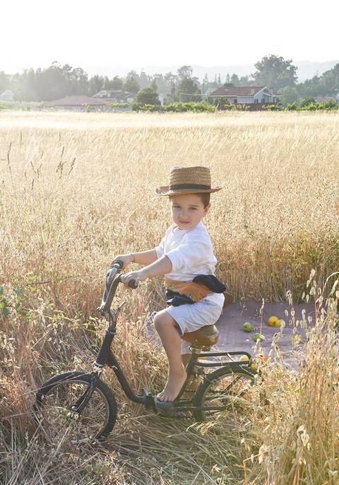menino criança bicicleta'