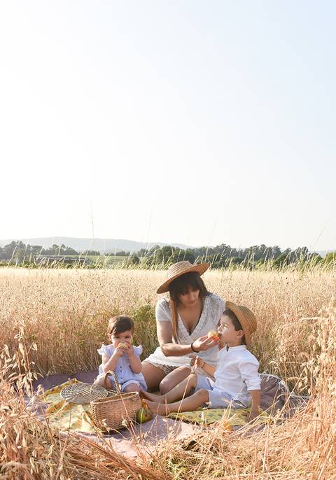 mãe e filhos no campo penafiel'