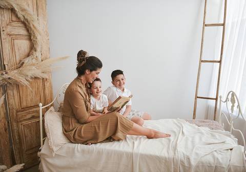 mae a ler filhos sessao dia da mae fotografia penafiel'