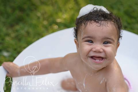 Ain gente, como resistir a essa carinha linda da Lorena? Acompanho a Lolo desde recém-nascida e agora ela já está com 9 meses. Fotografia de bebê é tudo de bom!'