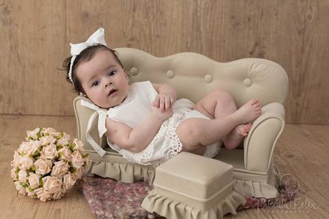Ensaio de fotos da Cecília aos 4 meses. Puro Charme!!!'