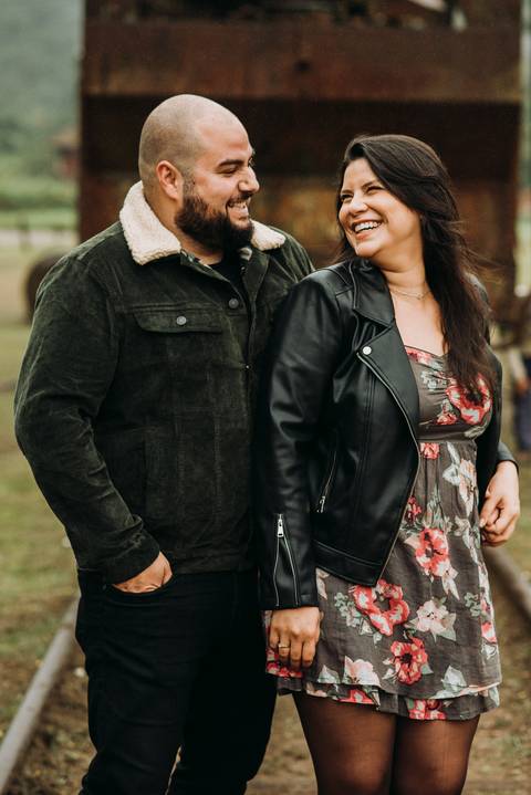 Ensaio de Casal sorrindo em paranapiacaba são paulo'