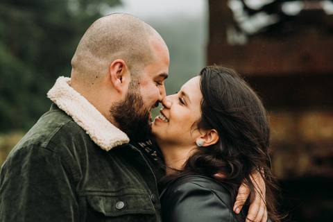 Ensaio de beijo de esquimó do casal em paranapiacaba são paulo'