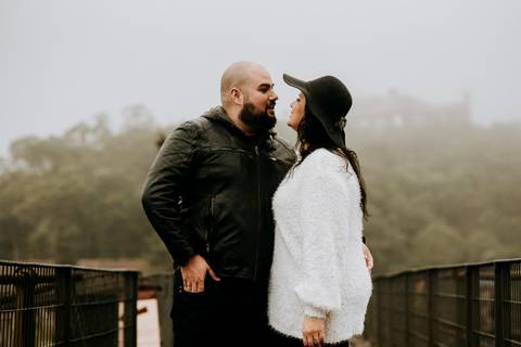 Ensaio de Casal se olhando na ponte em paranapiacaba são paulo'