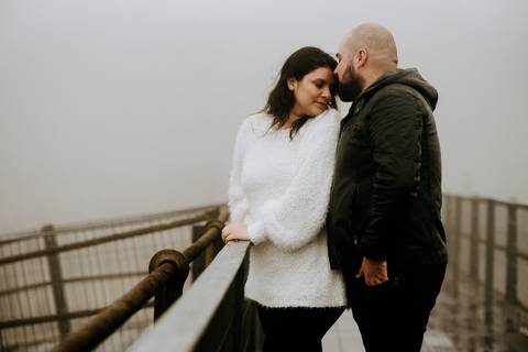 Ensaio de Casal beijo na testa na ponte em paranapiacaba são paulo'