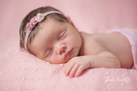 Fotografia de sessão newborn menina pela fotógrafa Thais Duarte'