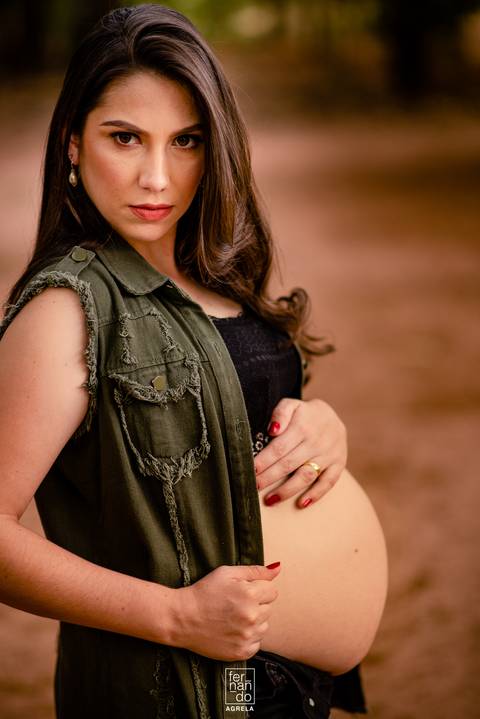 foto de gestante durante ensaio'
