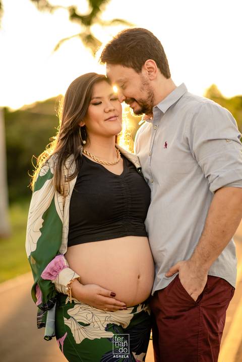 ensaio gestante de casal no por do sol '