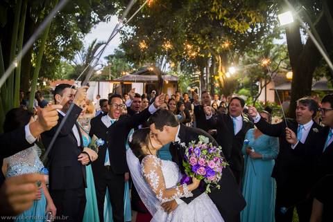 sparkle - saida dos noivos - fotos da saida dos noivos - casamento ao ar livre - casamento durante o dia'