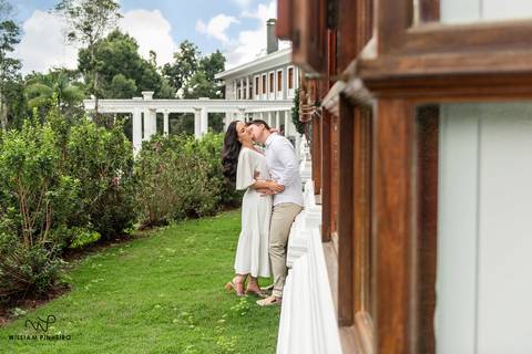 Pré-casamento atemporal no Aroso Paço Hotel, região de Domingos Martins e Pedra Azul, ES.'