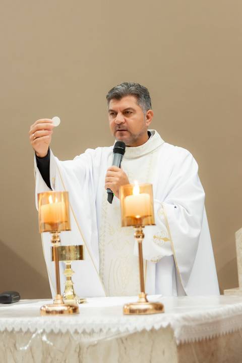 Fotografia de casamento atemporal com noivos em Espera Feliz, MG. Registro autêntico e cheio de sentimento nas montanhas de Minas Gerais'