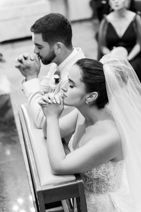 Fotografia de casamento atemporal com noivos em Espera Feliz, MG. Registro autêntico e cheio de sentimento nas montanhas de Minas Gerais'