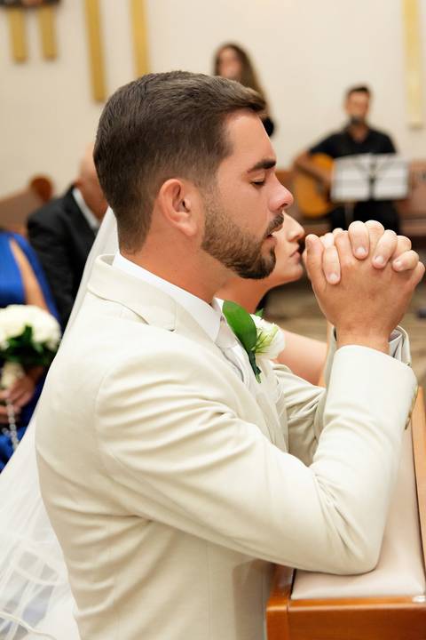 Fotografia de casamento atemporal com noivos em Espera Feliz, MG. Registro autêntico e cheio de sentimento nas montanhas de Minas Gerais'