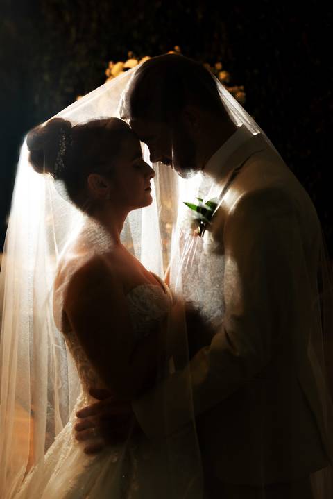 Fotografia de casamento atemporal com noivos em Espera Feliz, MG. Registro autêntico e cheio de sentimento nas montanhas de Minas Gerais'